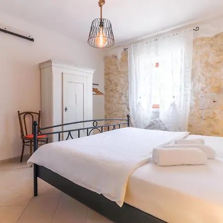 Apartment 4 *