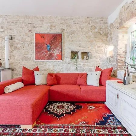 Apartment 4 *