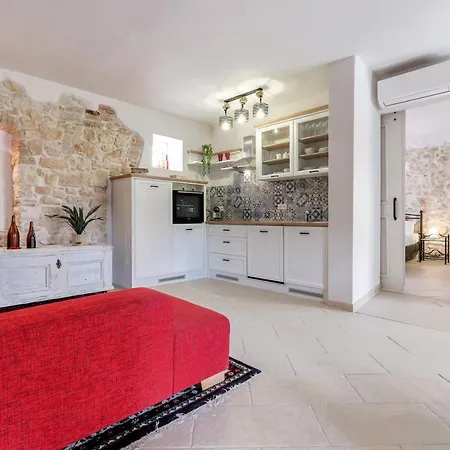 4 Apartment *