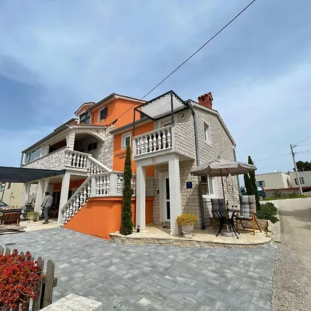 Apartment 4 *