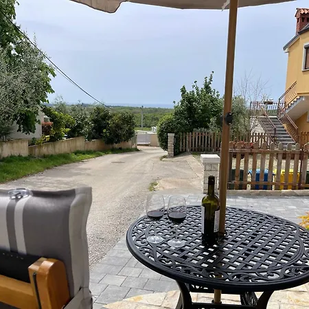 Apartment 4 *